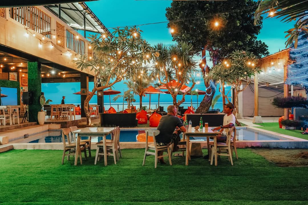 Garden / Poolside Tables