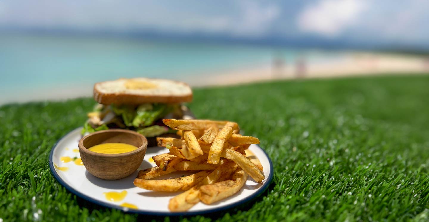 Cafe Food That Fits a Beachfront Break
