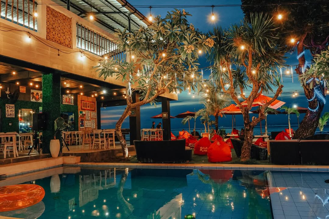 Sunset Bar / Poolside Seating