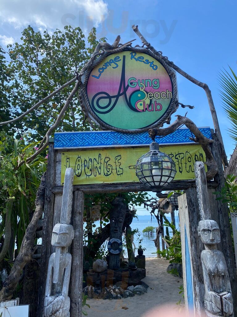 Pemandangan keseluruhan venue Agung Beach Club.