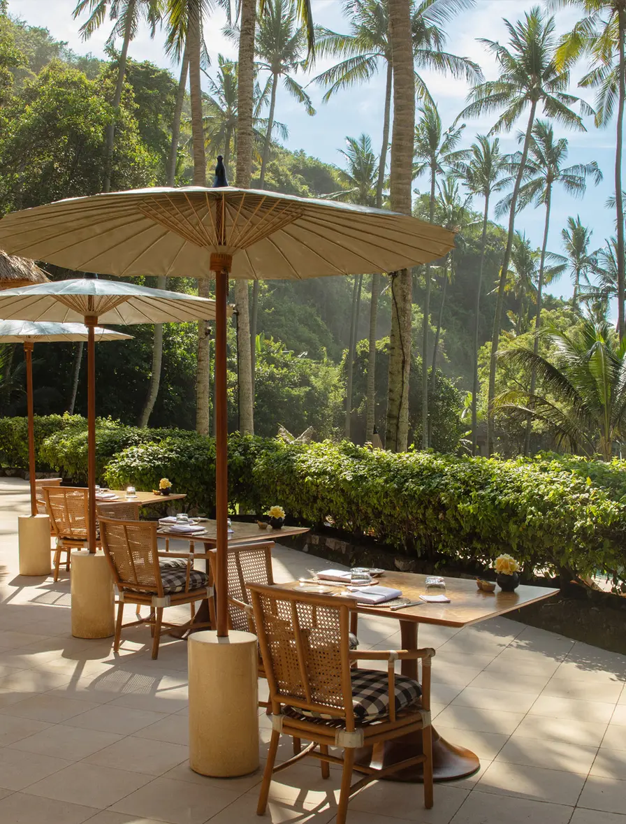 Outdoor Dining Tables