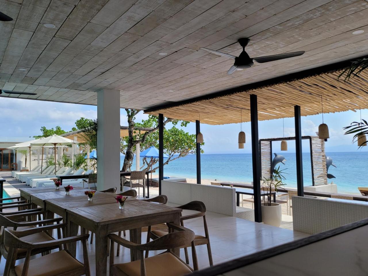 Covered Restaurant Tables