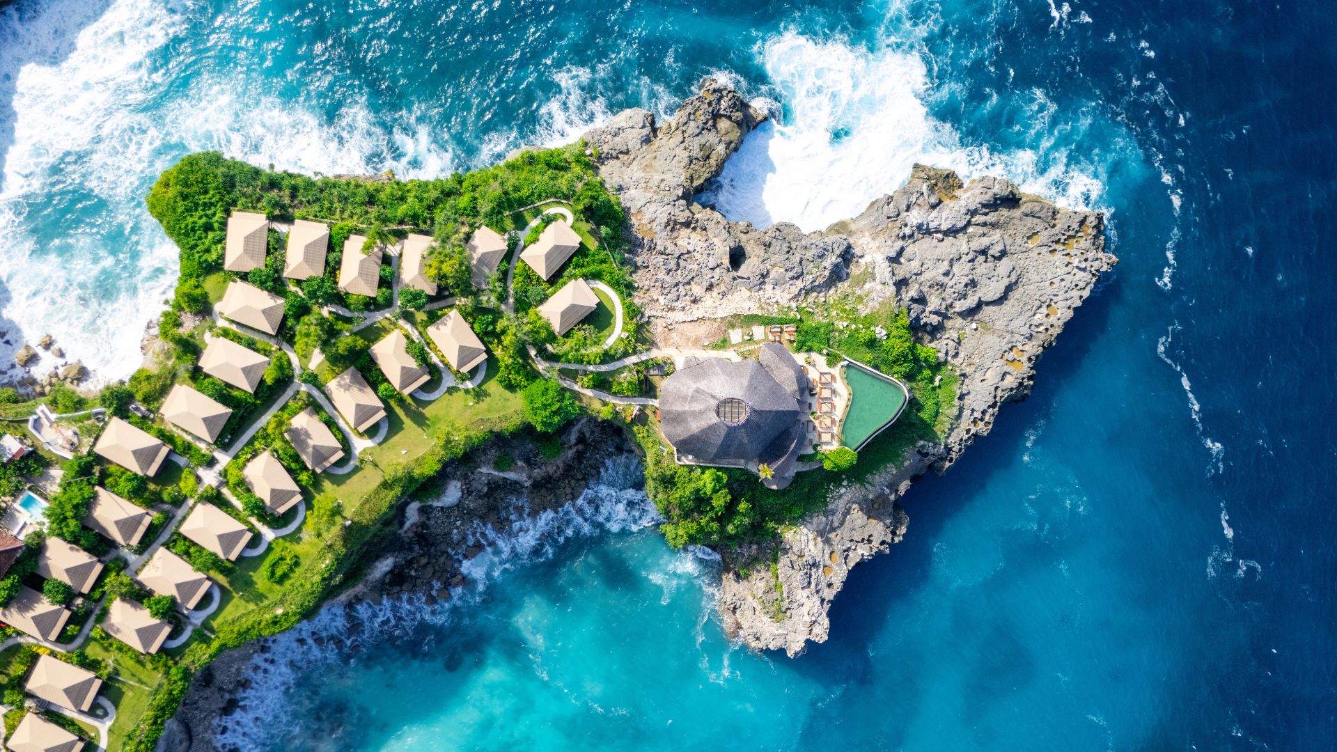 ARNA Ocean Lounge — Pemandangan keseluruhan tempat di tepi laut