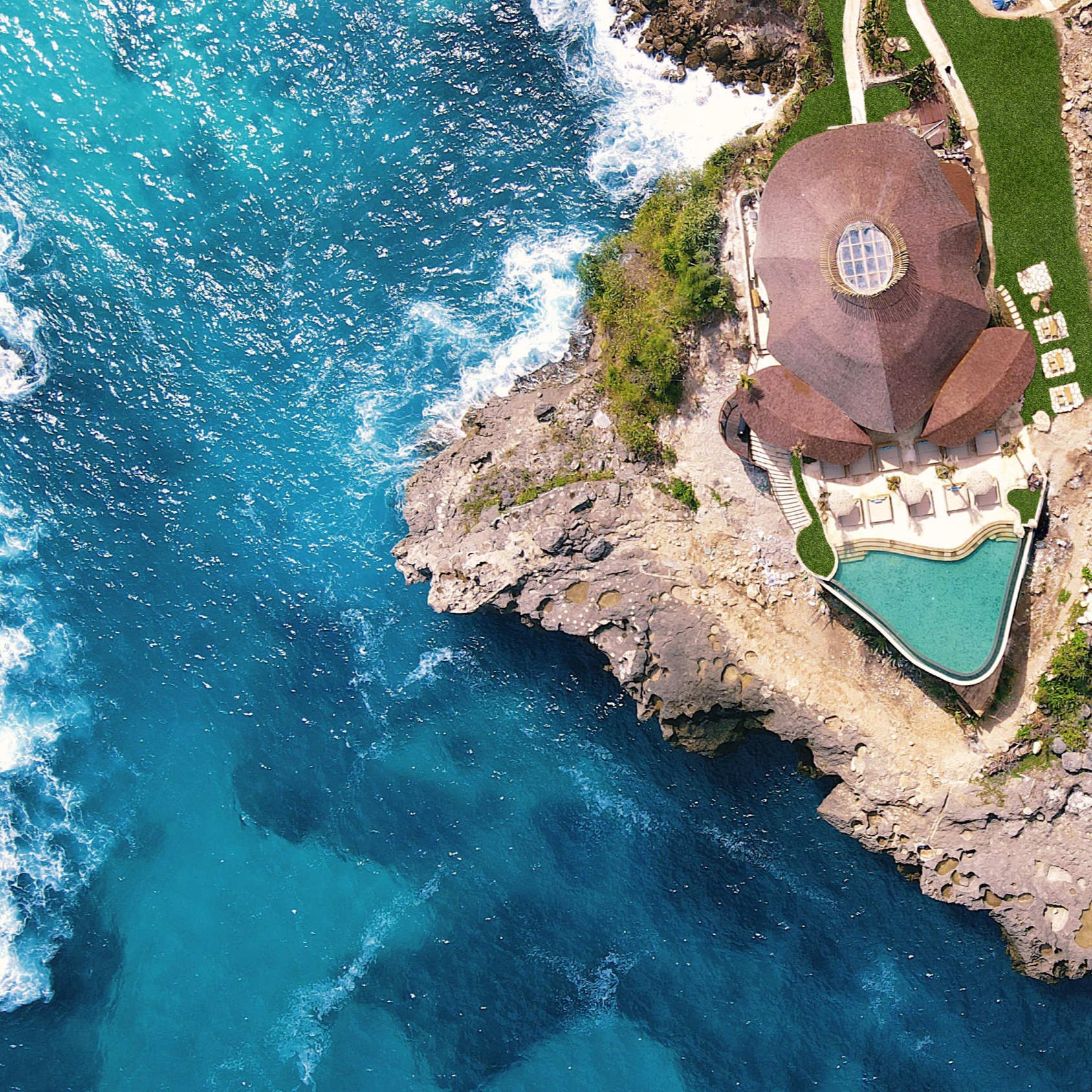 Blue Lagoon and the cliffside setting around ARNA Ocean Lounge