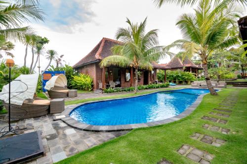 Kolam Bersama dan Area Bersantai Tepi Air