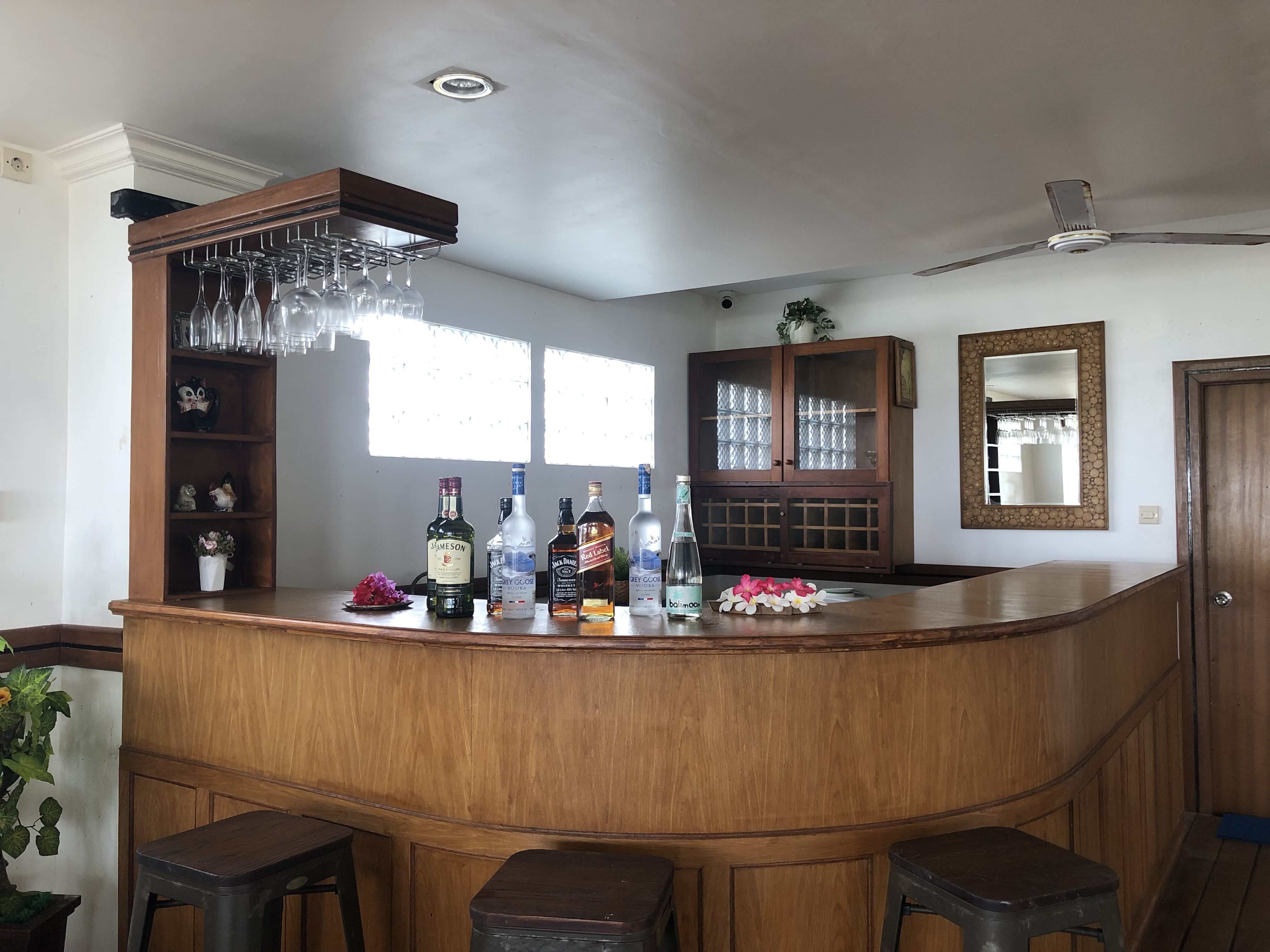 Kursi Meja Bar