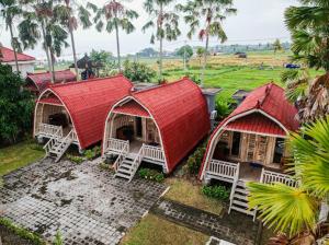 Bangunan Bergaya Lumbung di Taman
