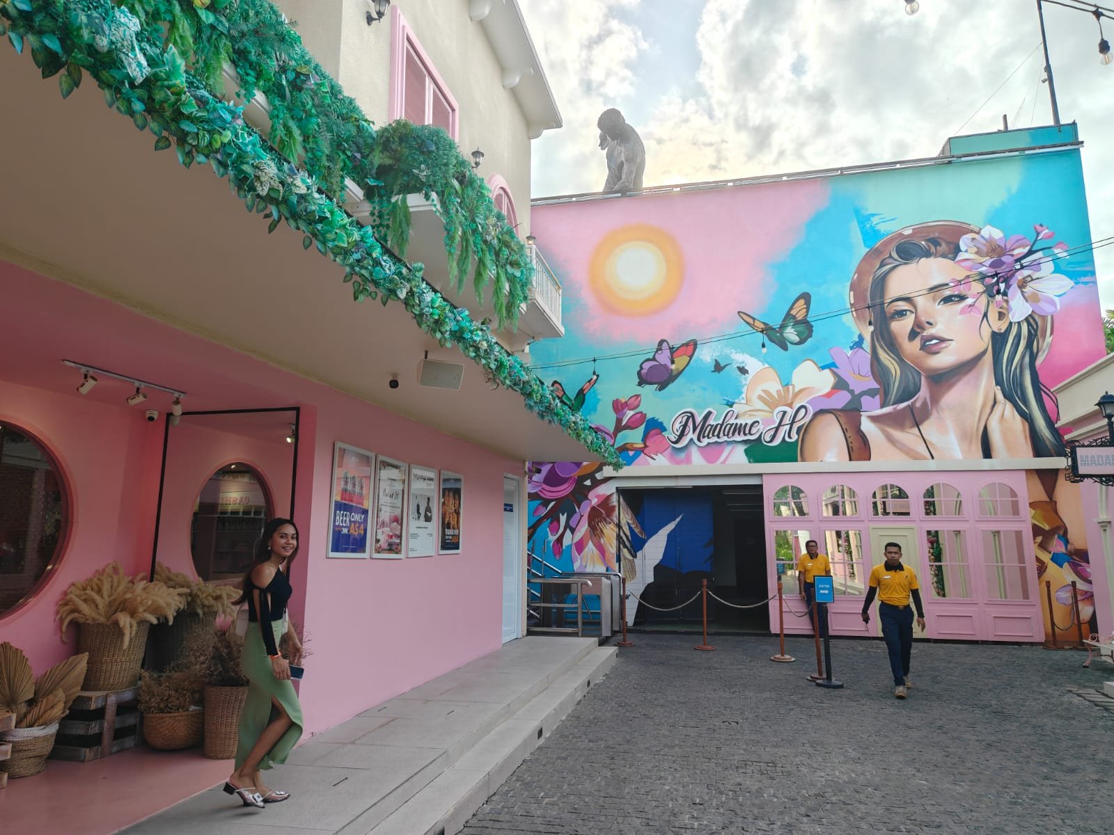 Area mural warna-warni