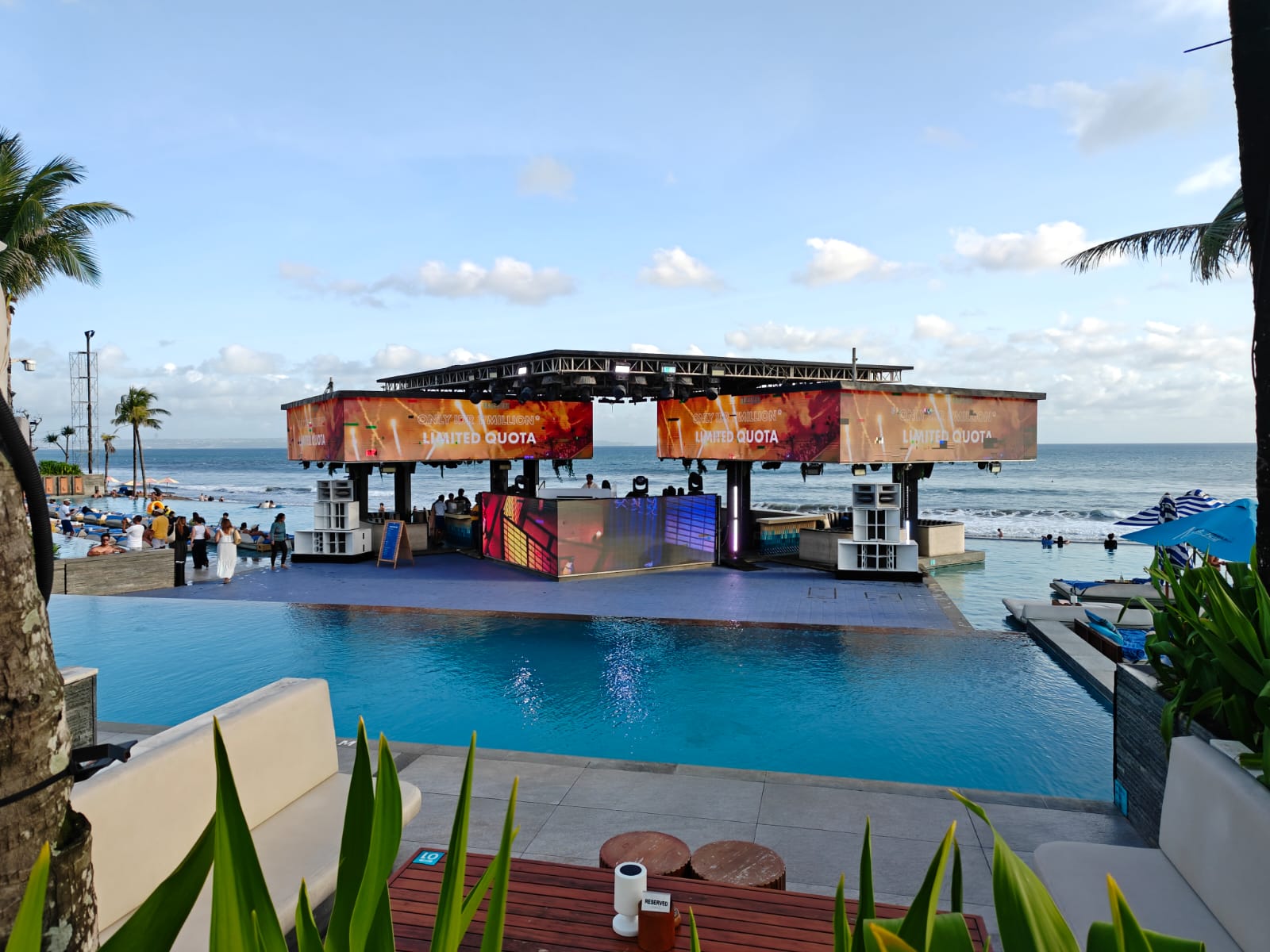 Area sekitar DJ booth