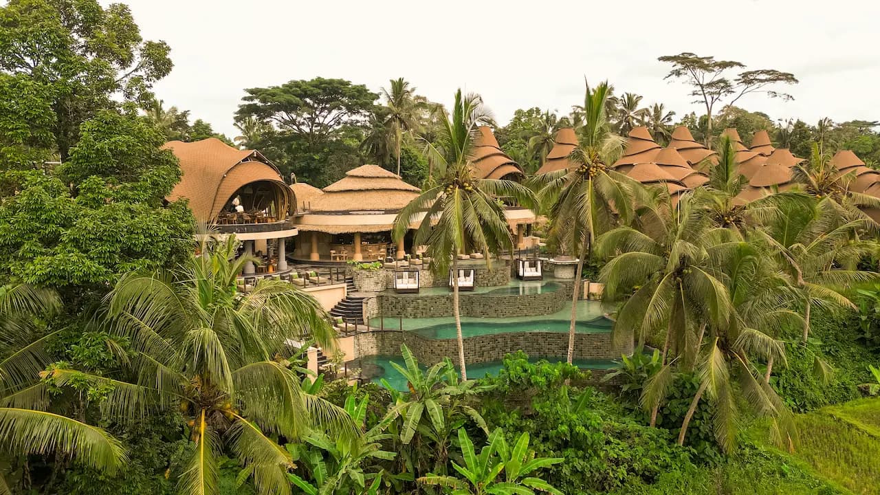 Aura Bar & Lounge