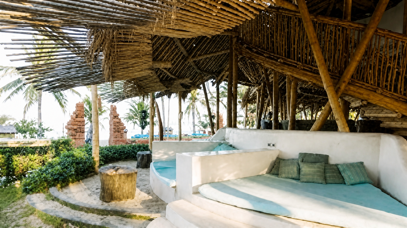 Daybed di Sisi Pool