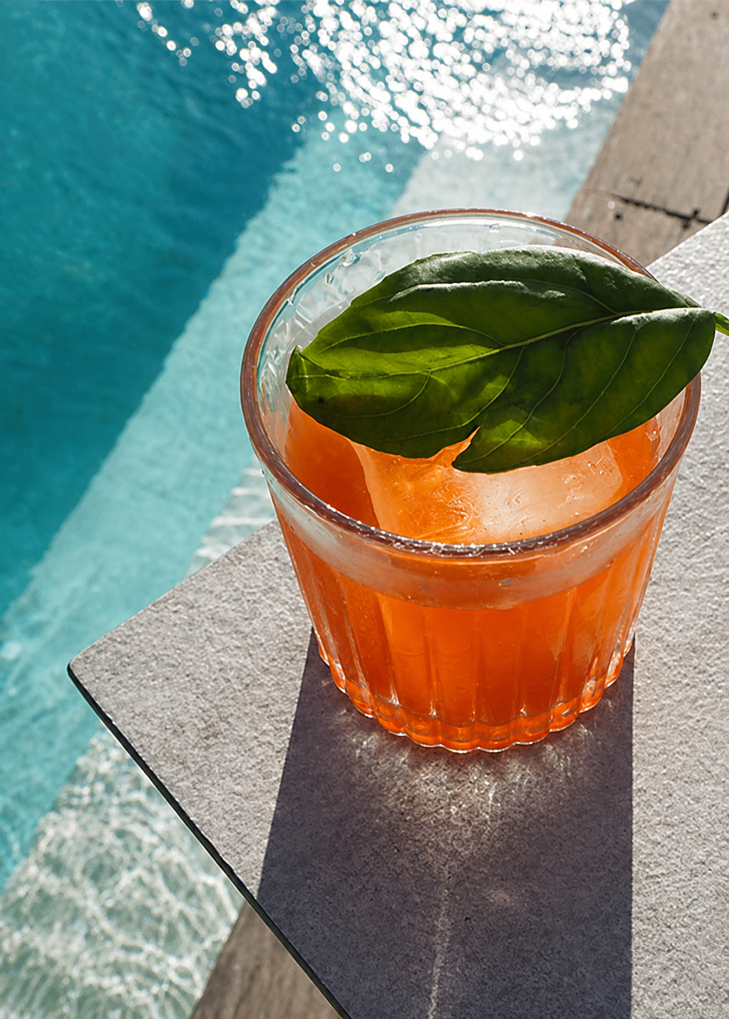 Cocktail Menjelang Sunset