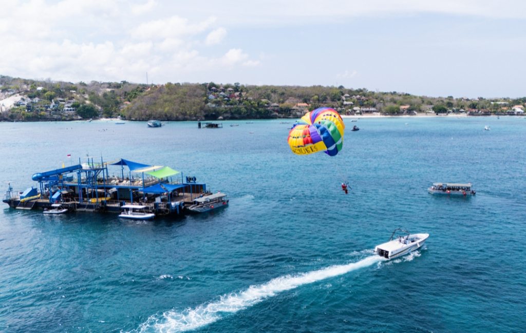 Akses laut Bali Hai Cruises menuju Nusa Lembongan