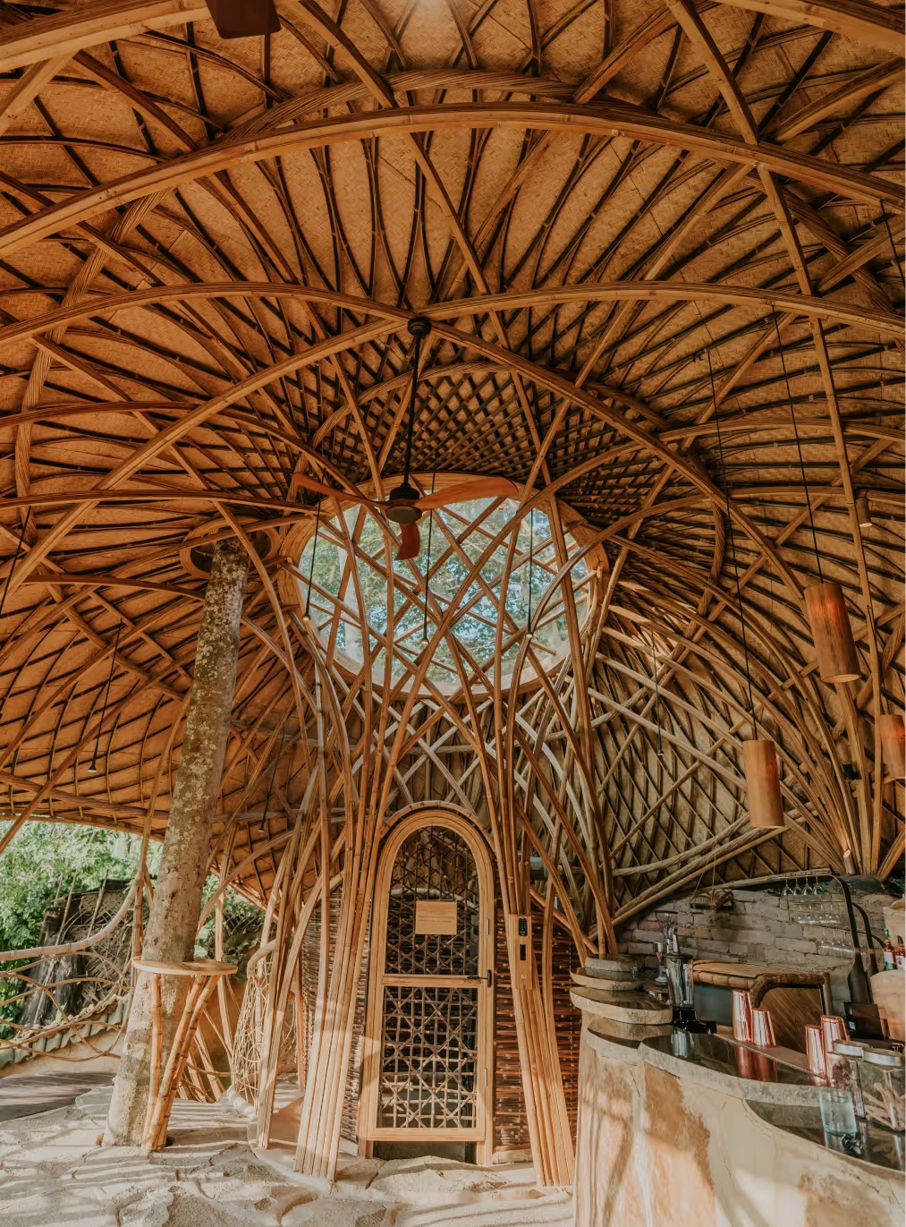 竹屋根の空間