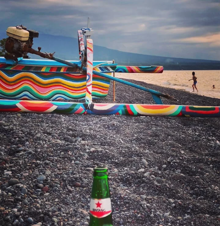 ビーチで楽しむビール