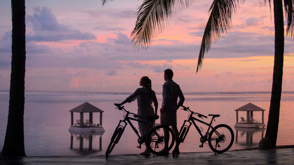 Beach Club Restaurant Sanur — Colourful sky beside the sea