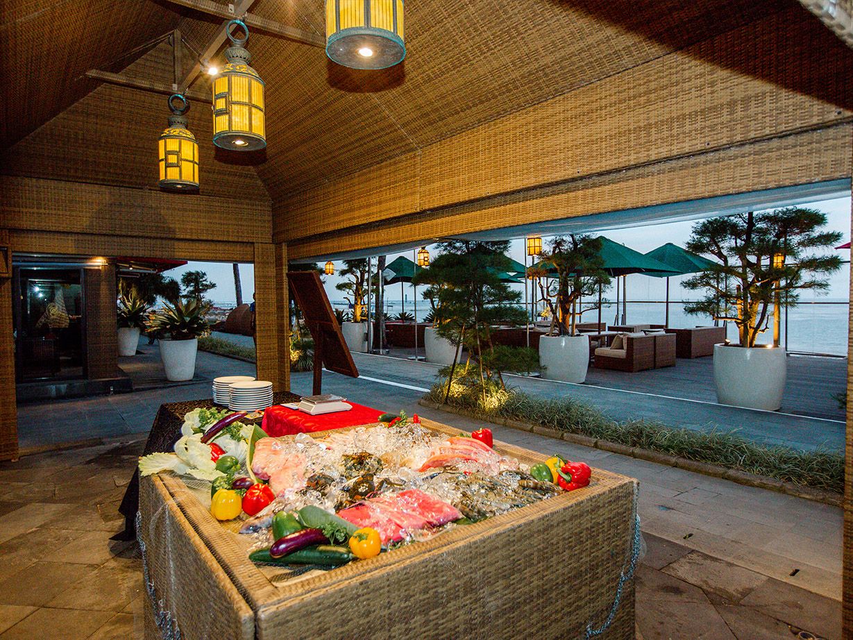 Food display facing the sea