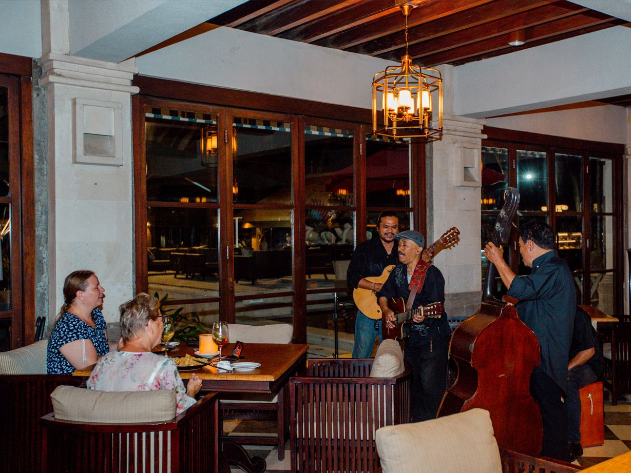 Beach Club Restaurant Sanur — Dining atmosphere by night