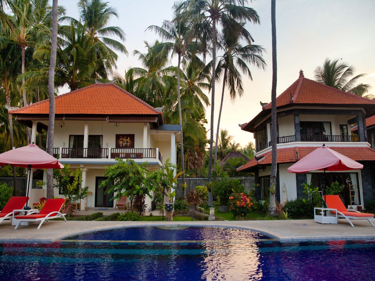 Bondalem Beach Club pool, sunbeds and surrounding buildings