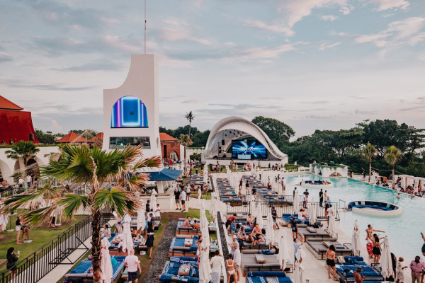 Cafe del Mar Bali — Venue overview at twilight