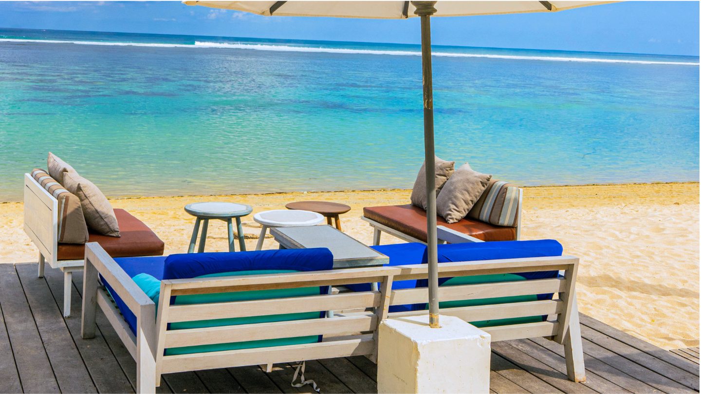 Family Lounger at Sands