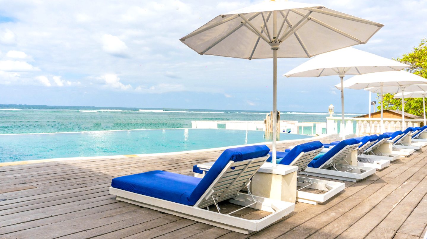 Daybed at Pool Deck — 2 tamu