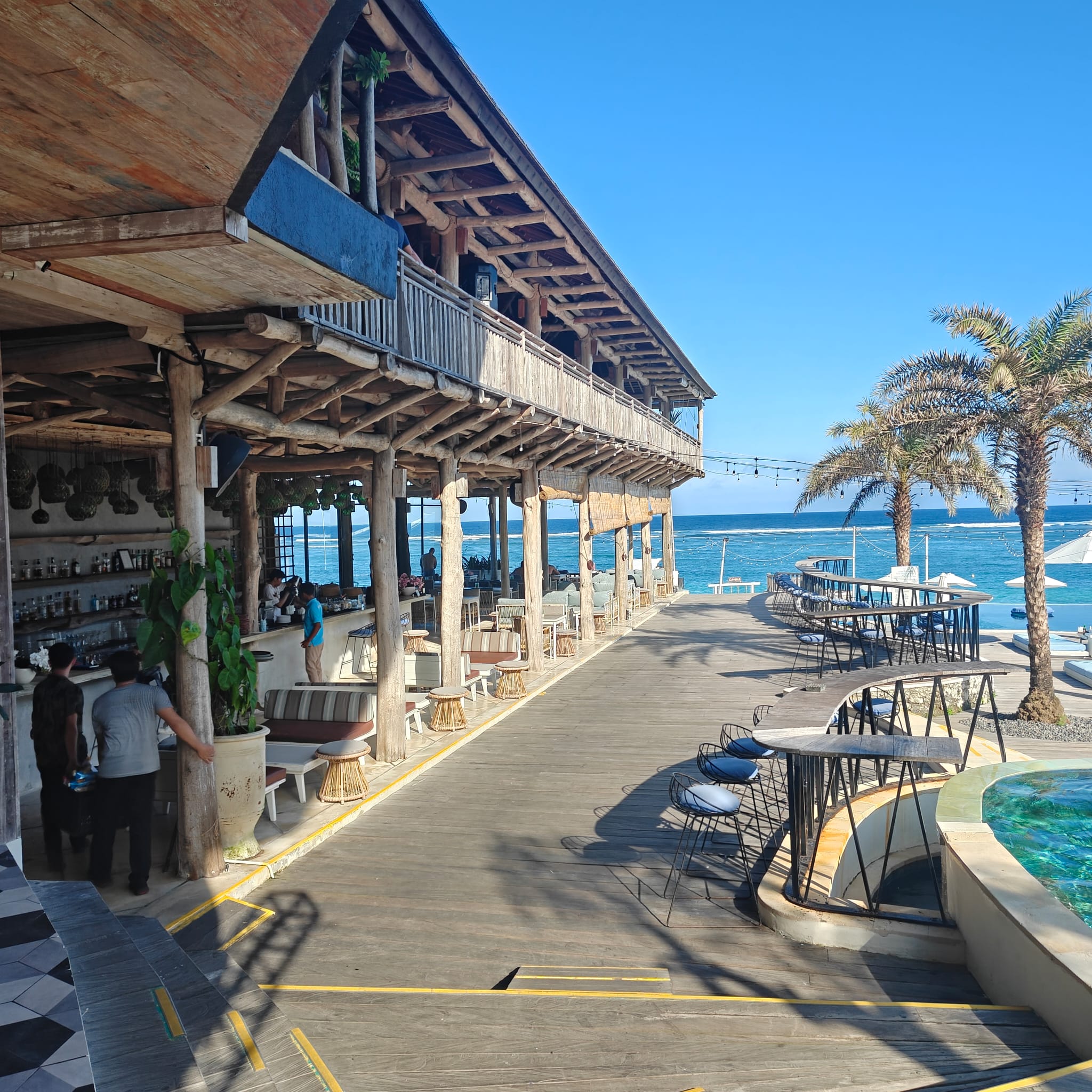Canna Bali pool day