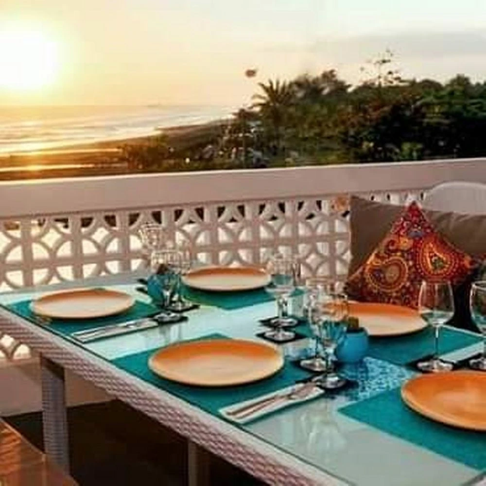 Cliffhanger Bali Restaurant — 時間帯で変わる会場の風景