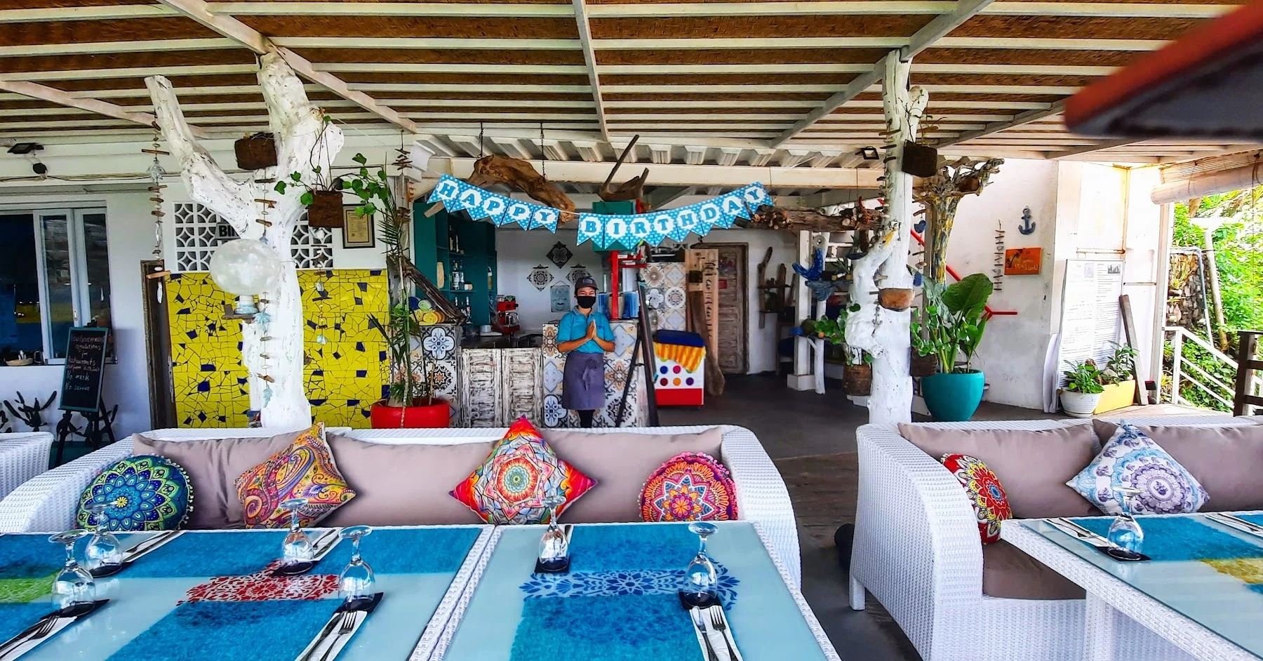 Cliffhanger Bali Restaurant — 会場の雰囲気