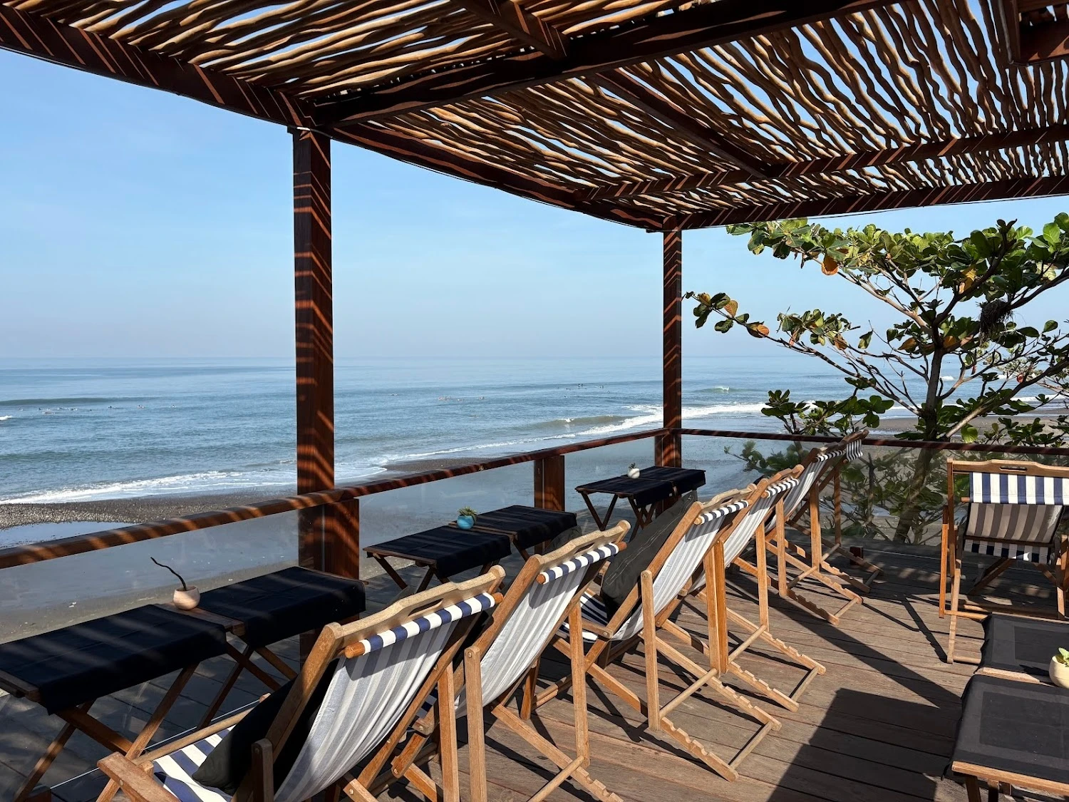 Cliffhanger Bali Restaurant — 会場の雰囲気