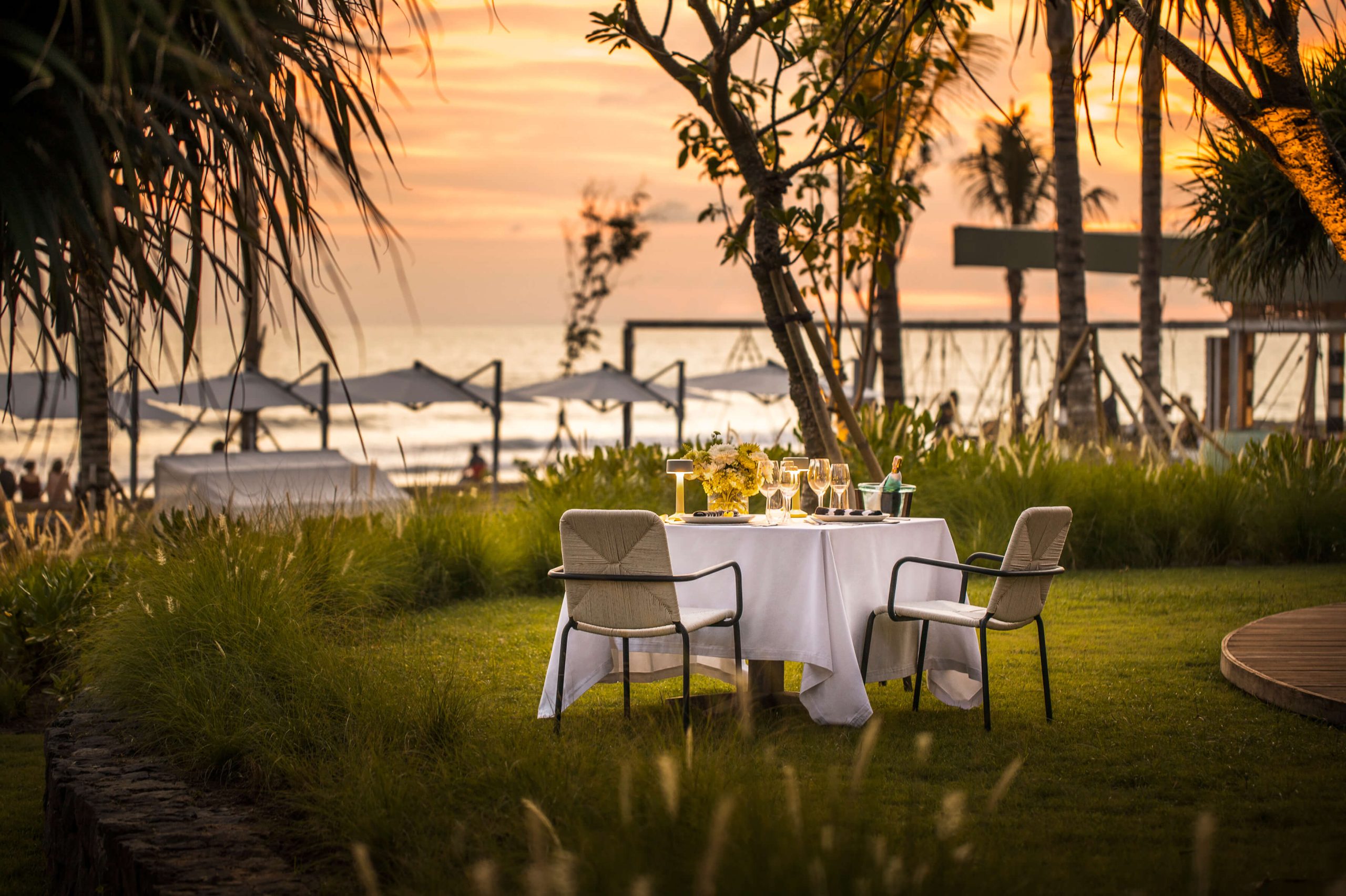 COMO Beach Club sunset dining by the shore