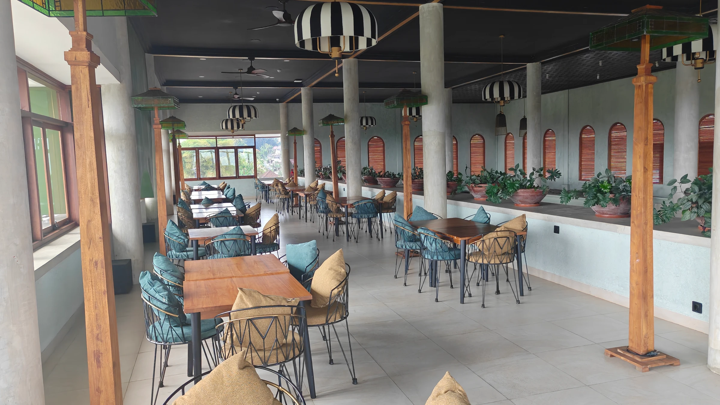 Resto Area（レストラン席）