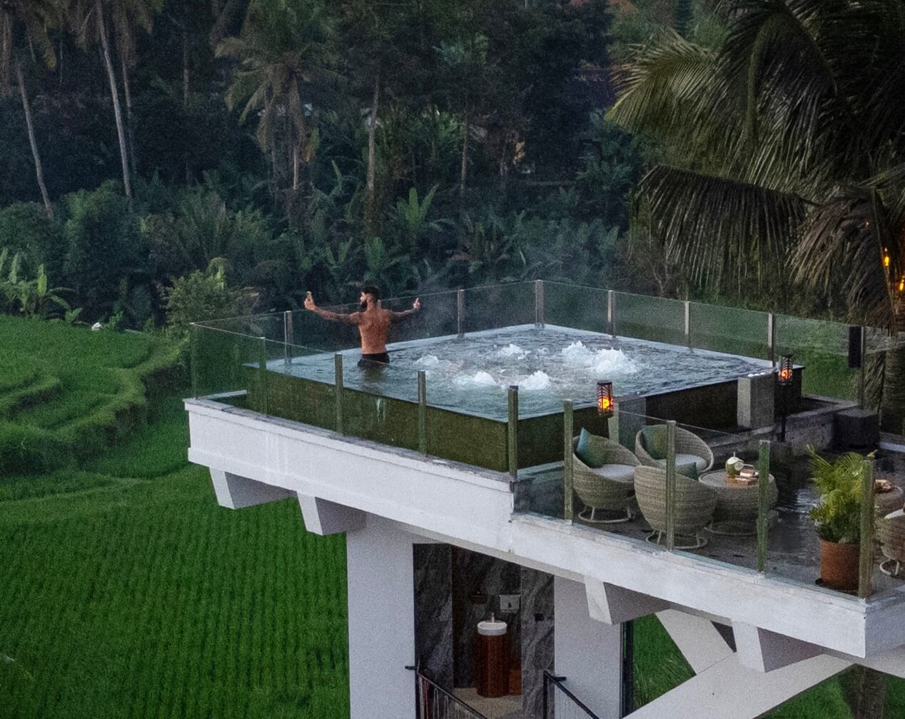 Akses Jacuzzi Tower