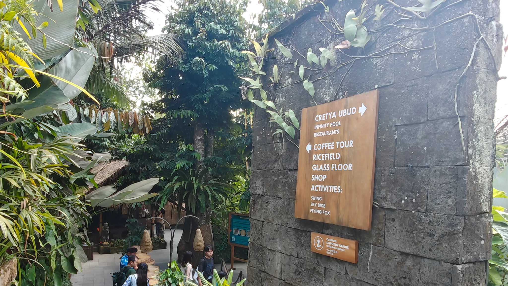 Cretya Ubudの案内表示