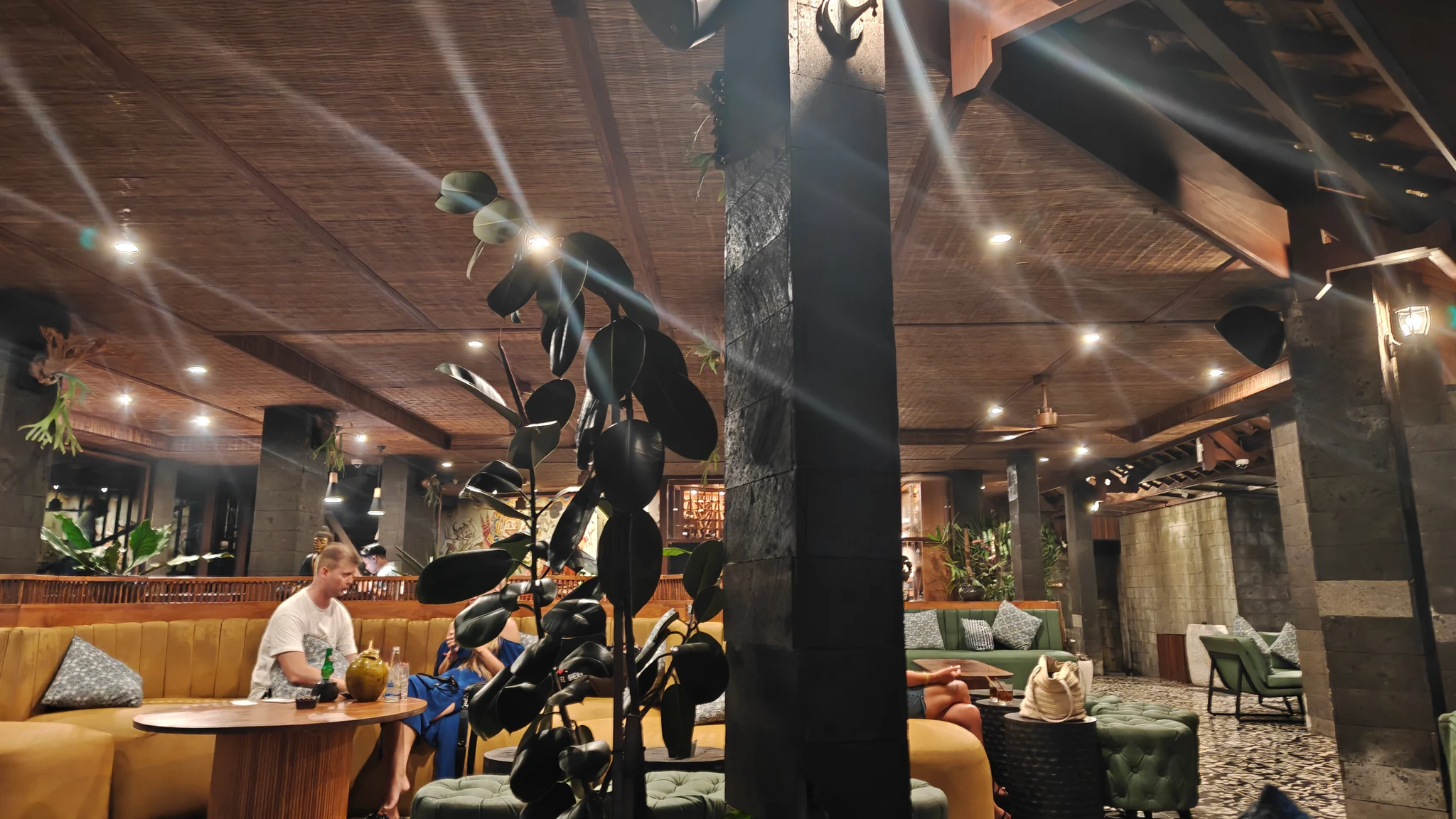 夜のCretya Ubudレストラン