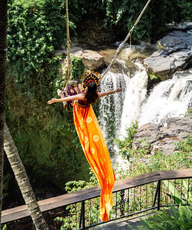 Waterfall-View Swing
