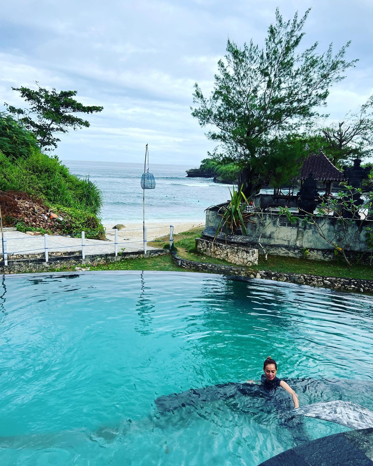 海に面したプール