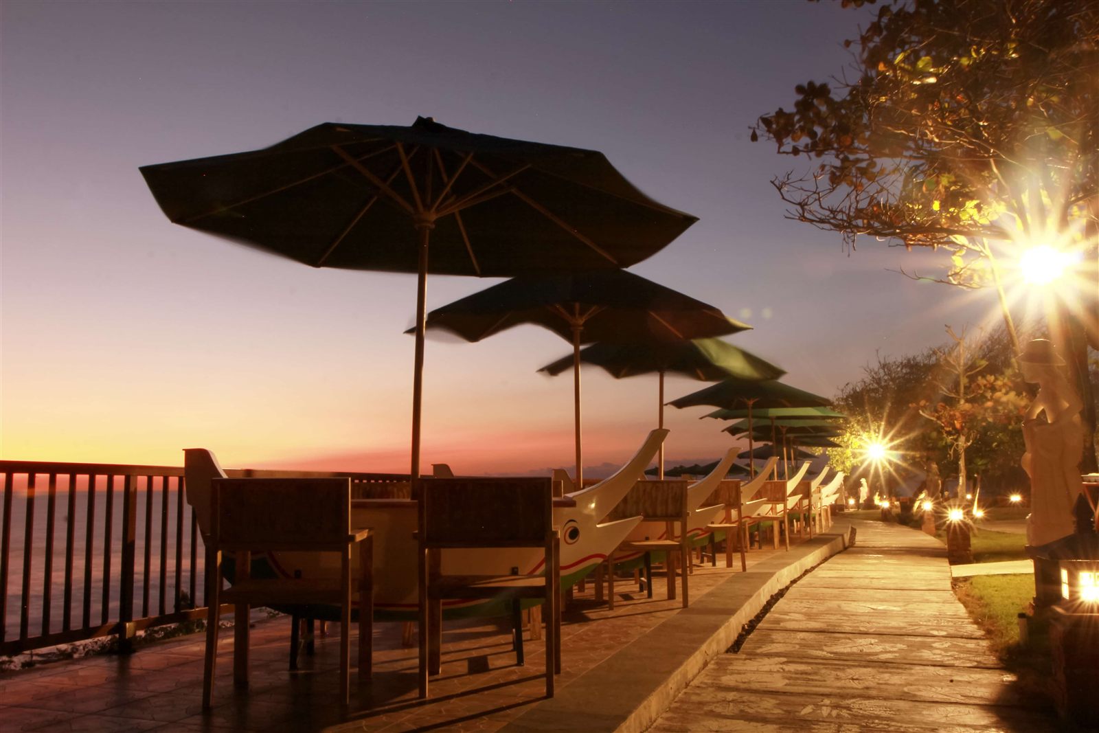 Walkway Deck saat Sunset