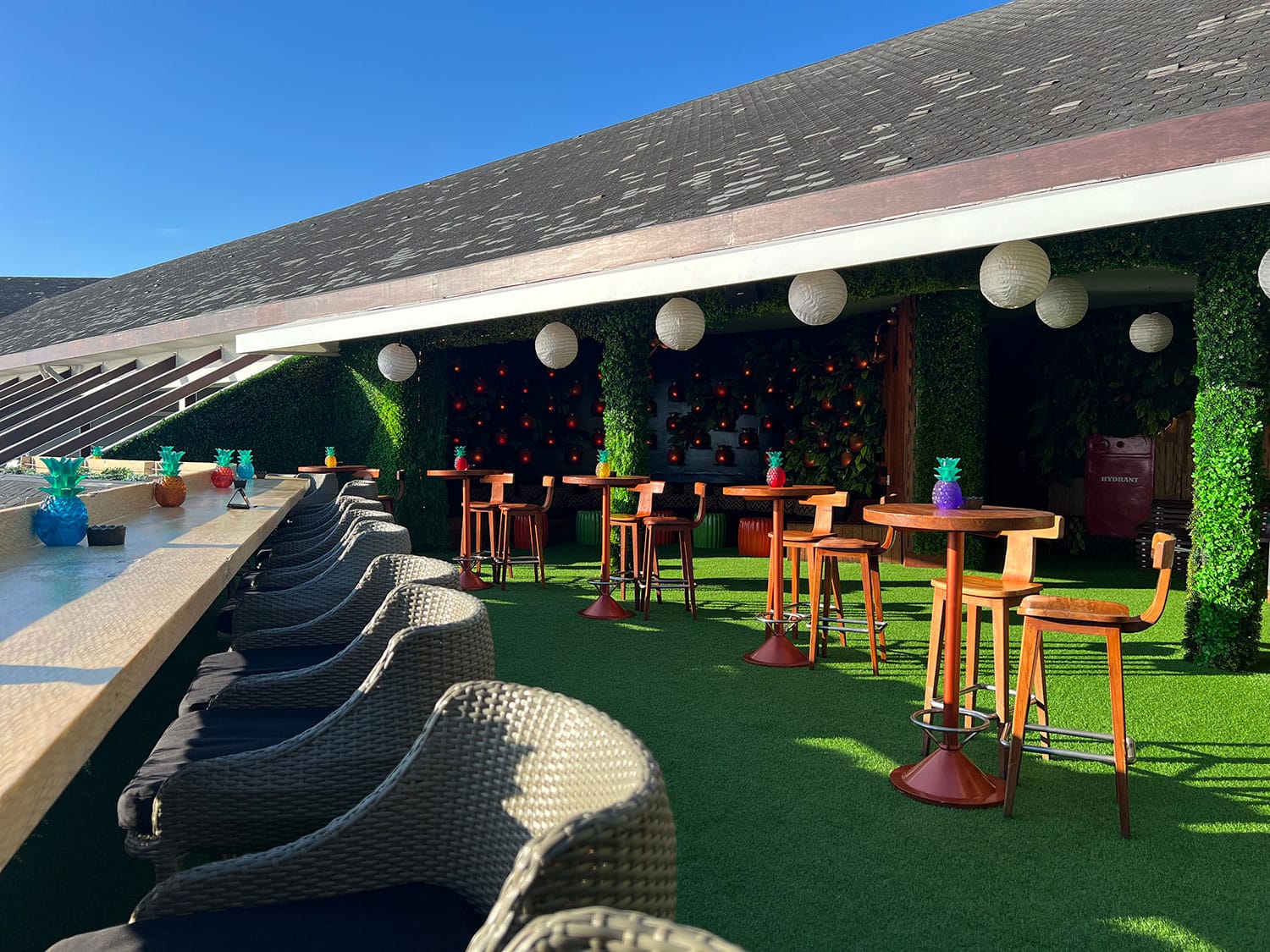 Double-Six Rooftop Sunset Bar — Rooftop bar counter