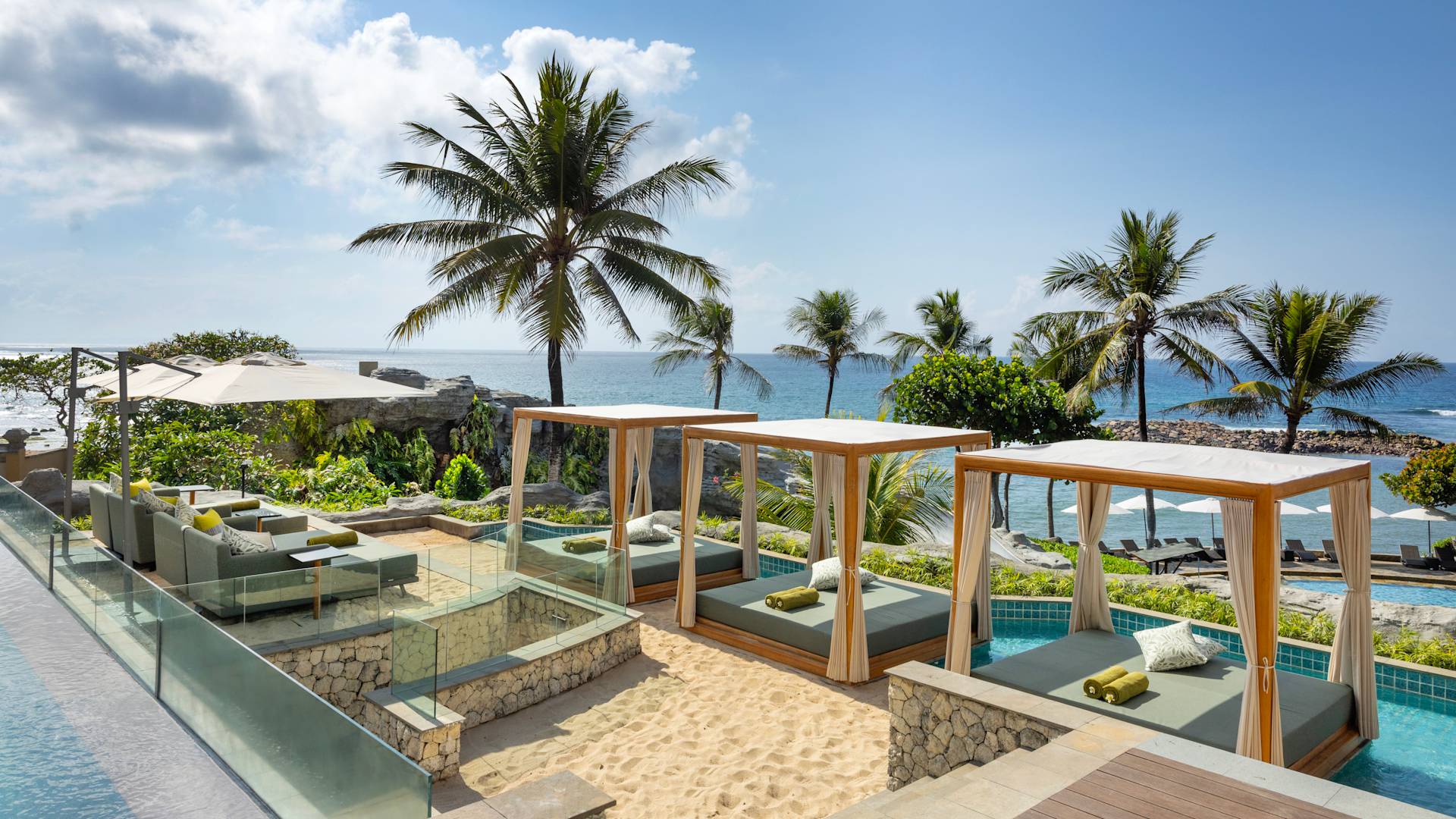 Elara Seaside Lounge & Bar