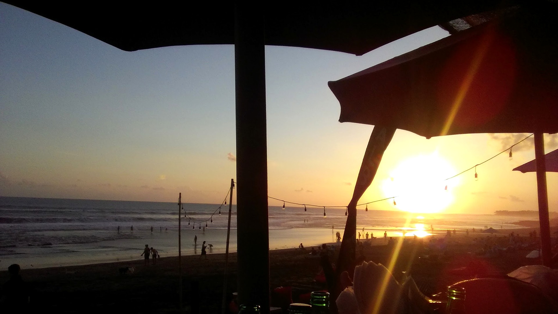 Favela Chic Beach Club — Suasana tempat pada waktu berbeda