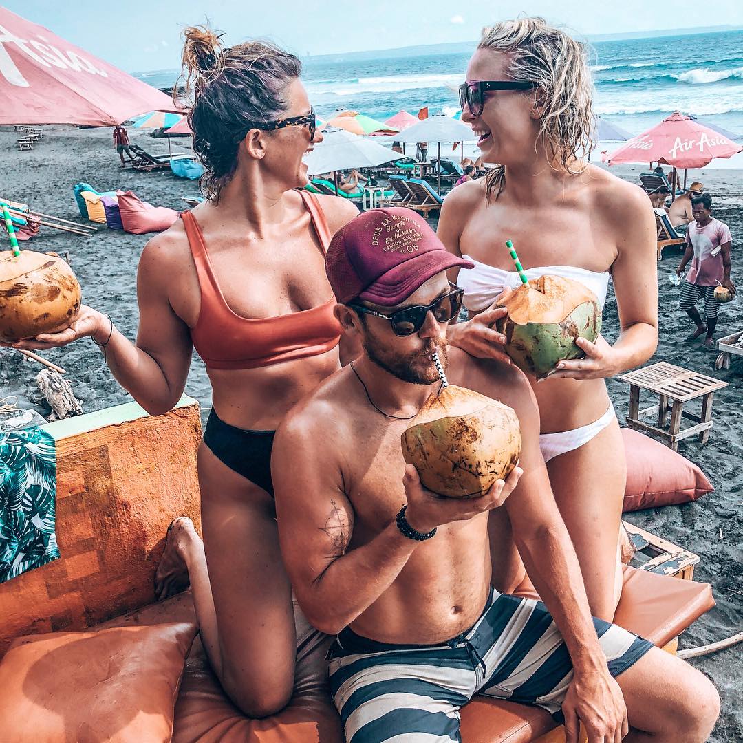 Favela Chic Beach Club — Tamu bersantai di tepi laut