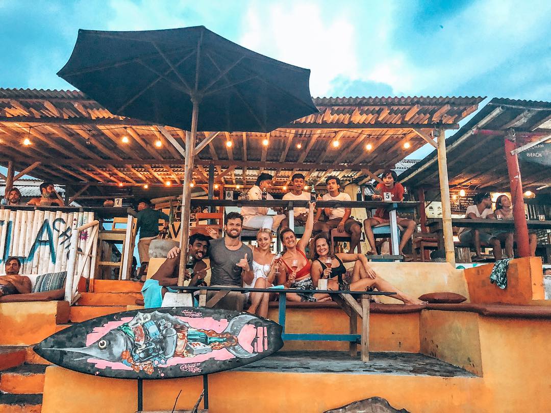 Pemandangan lounge tepi laut