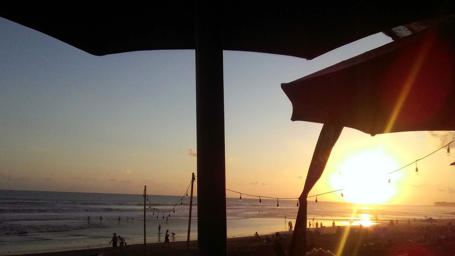Pemandangan Echo Beach sore dari Favela Chic Beach Club