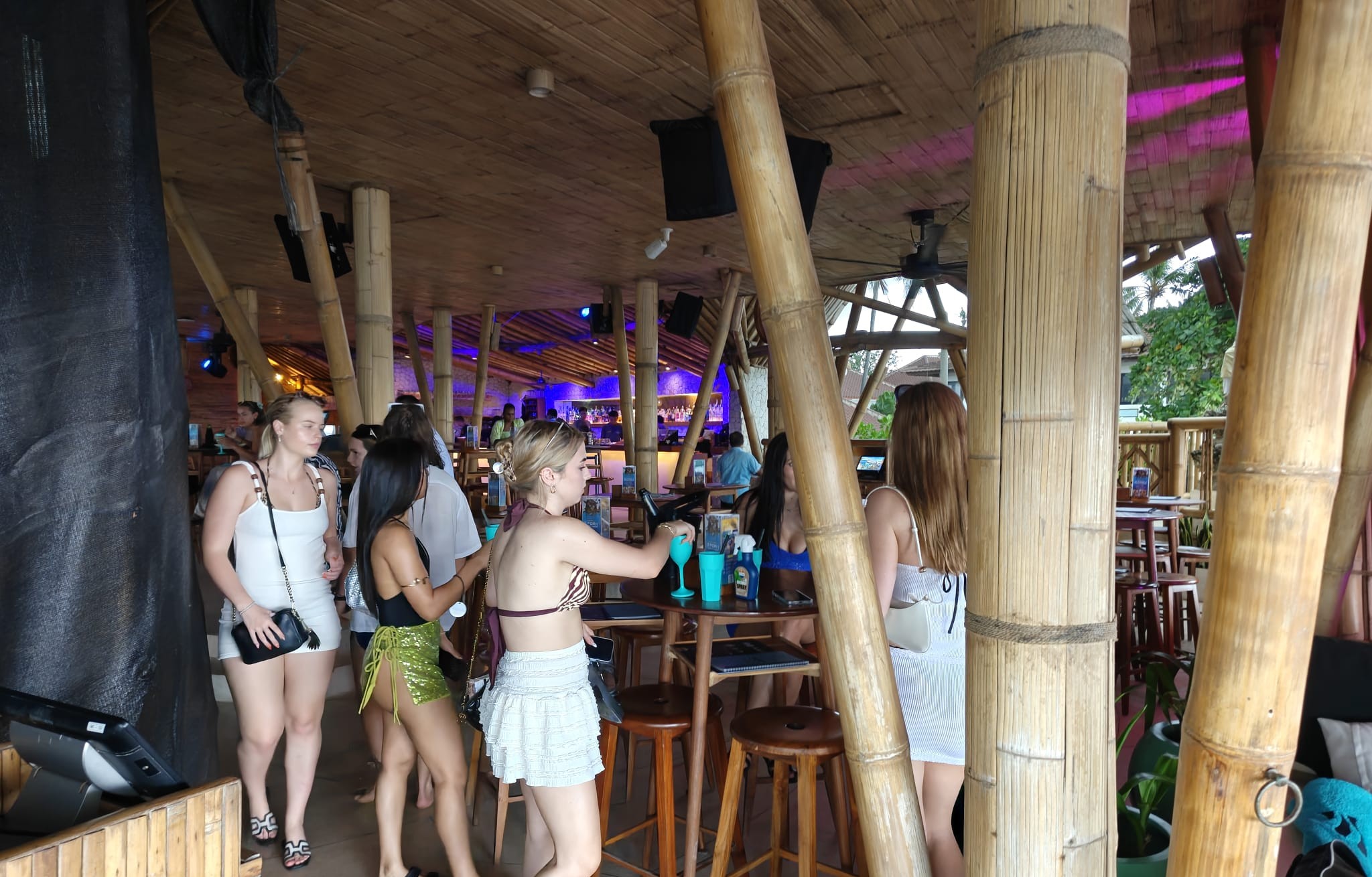 Bar-side scene that shows the busier FINNS energy.