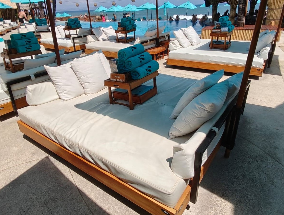 Party Lagoon Bed