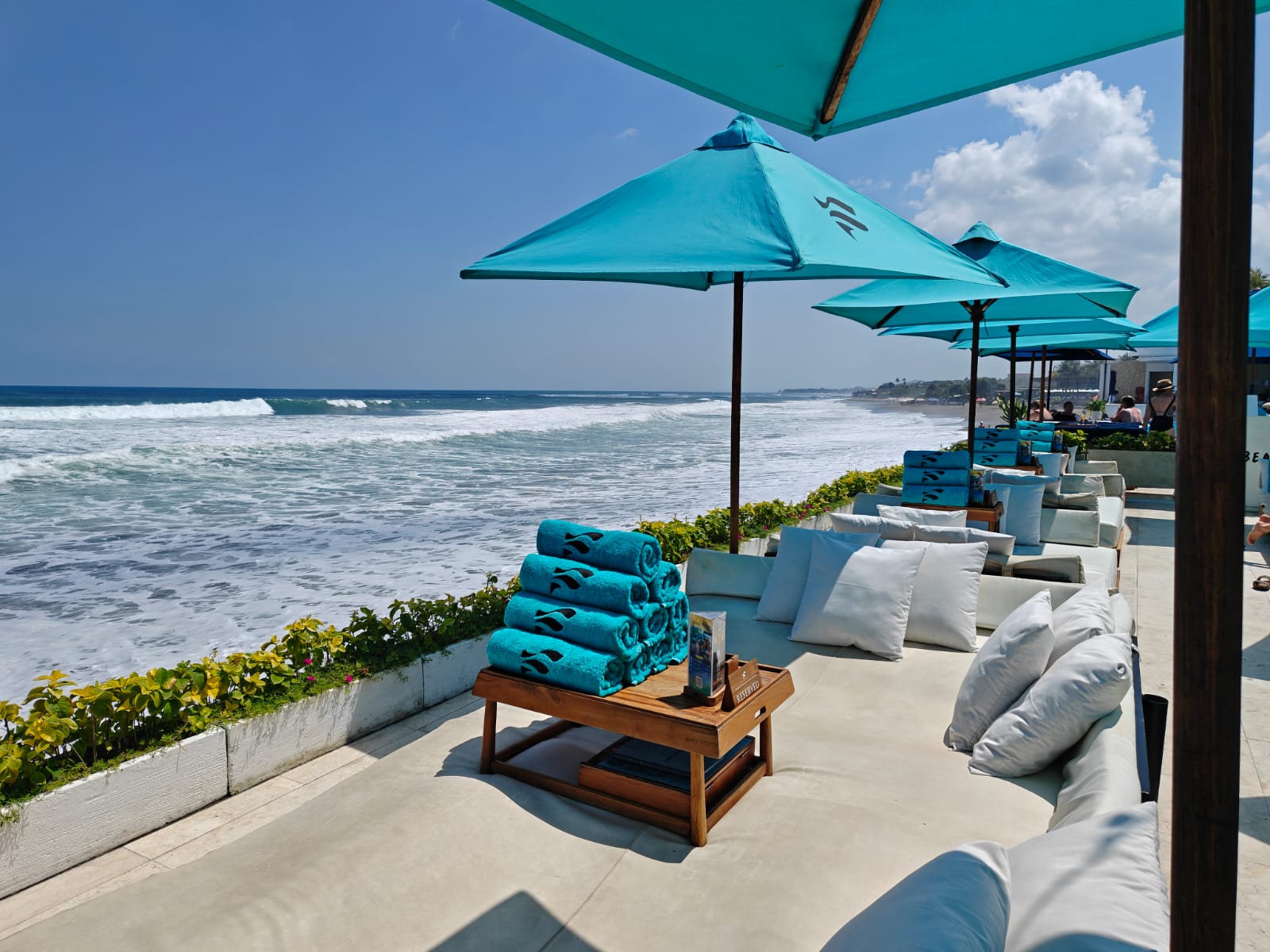 Party Lagoon Super Bed