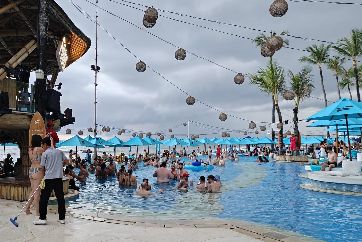 A daytime pool scene for a longer FINNS stay.