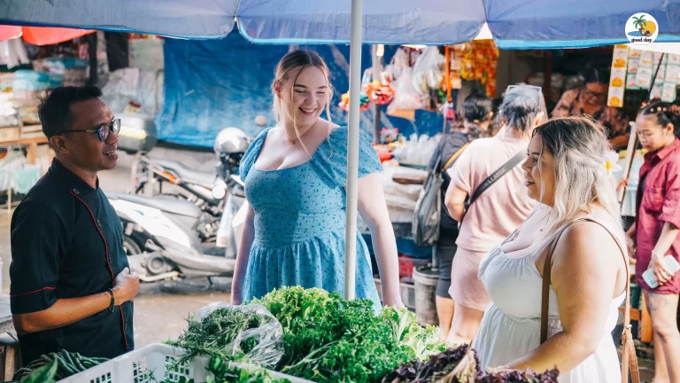 Kunjungan pasar dalam pengalaman memasak