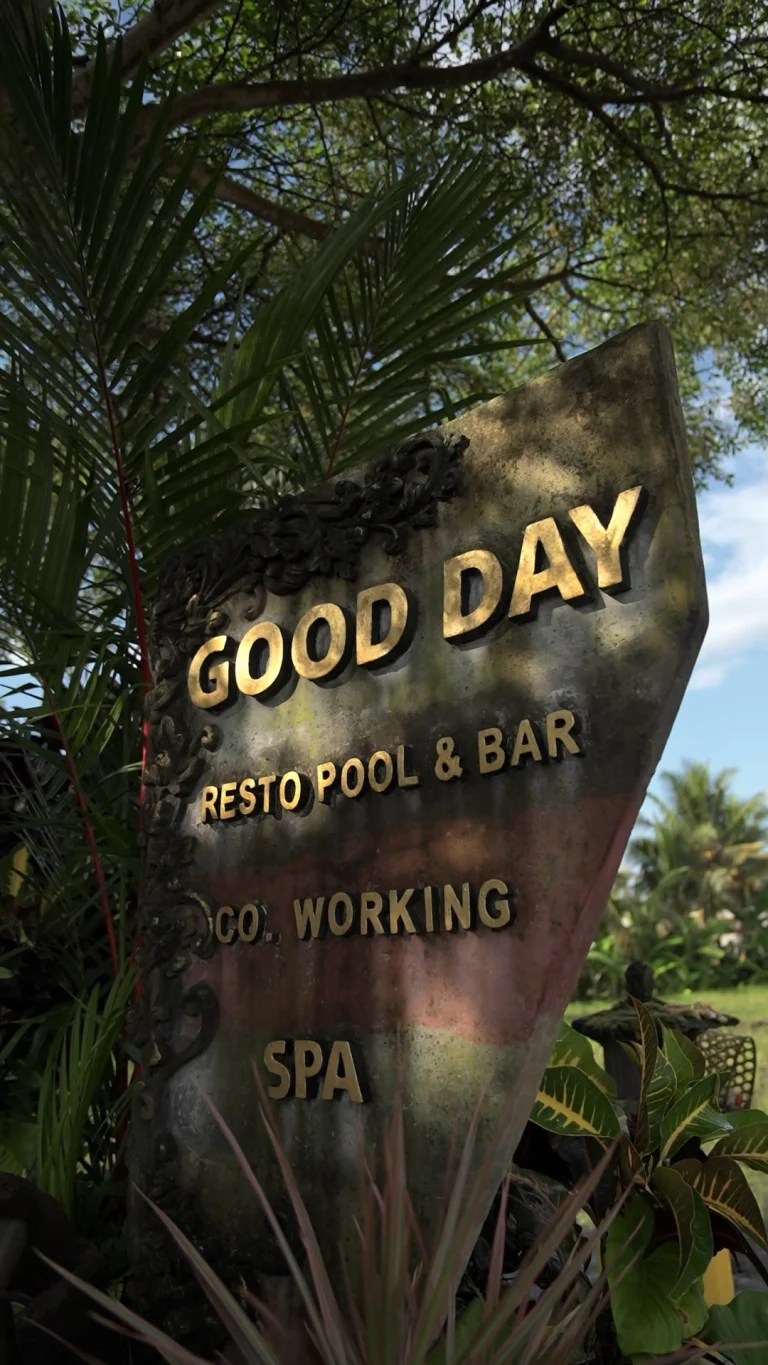 Papan nama pintu masuk Good Day
